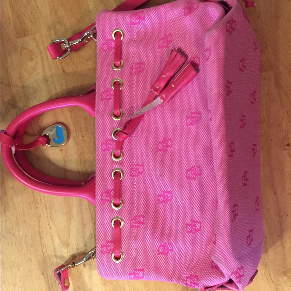 Dooney &  Bourke purse. Has never been used